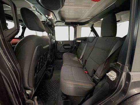 Used 2022 Jeep Wrangler Unlimited Rubicon w/ Cold Weather Group AWD/4WD image 22