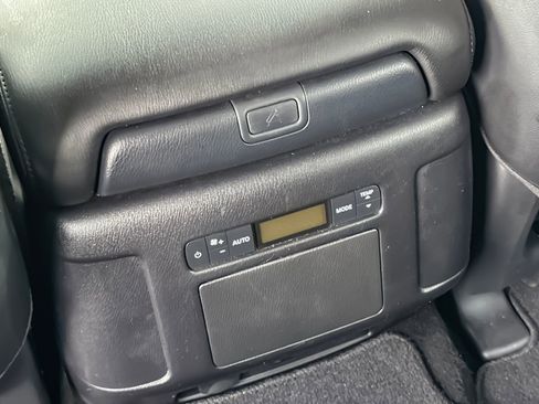 Used 2022 Nissan Armada SL w/ Captain's Chairs Package image 30