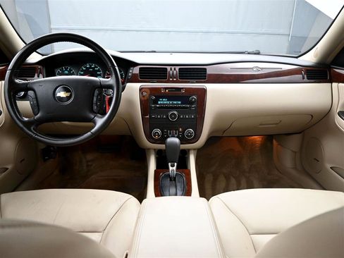 Used 2010 Chevrolet Impala LT w/ Luxury Edition Package image 12