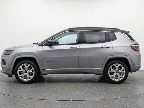 Used 2025 Jeep Compass Latitude image 5