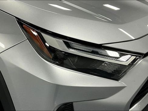 Used 2022 Toyota RAV4 XLE image 27