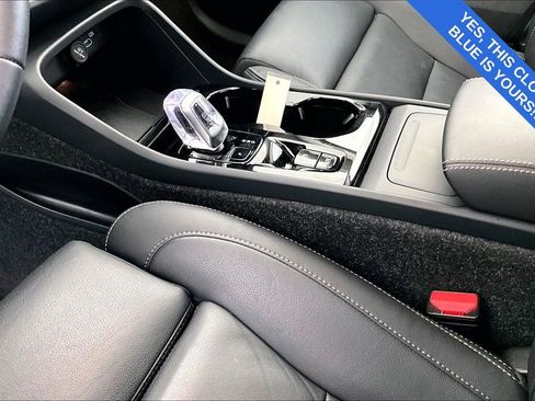 Certified 2025 Volvo XC40 B5 Plus image 18