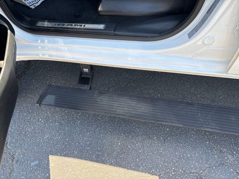 Used 2020 RAM 1500 Laramie AWD/4WD image 17