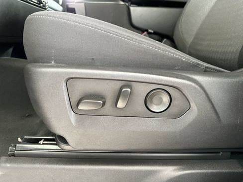 Used 2025 Chevrolet Silverado 2500 LT w/ Convenience Package image 15