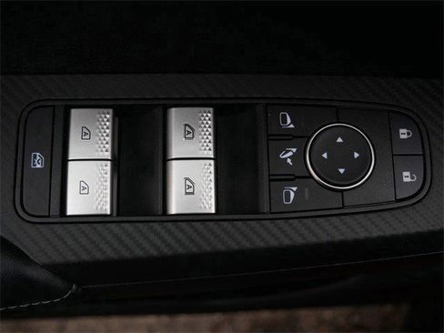 Used 2025 Mitsubishi Outlander SE image 17