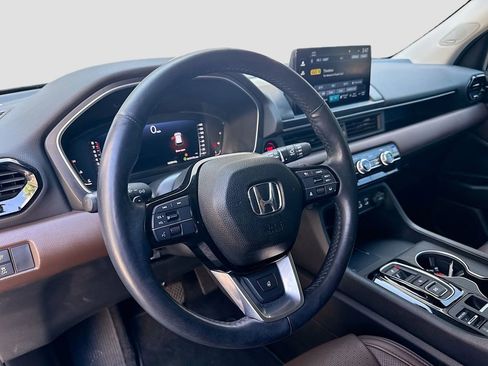 Used 2025 Honda Pilot Elite image 9