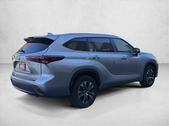 Used 2023 Toyota Highlander XLE FWD image 5