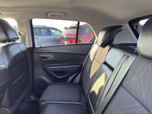Certified 2022 Chevrolet Trax LT w/ LT Convenience Package image 32
