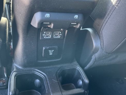 Used 2023 Jeep Gladiator Sport image 16