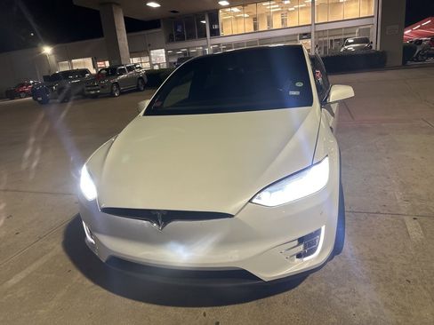 Used 2018 Tesla Model X 75D image 2