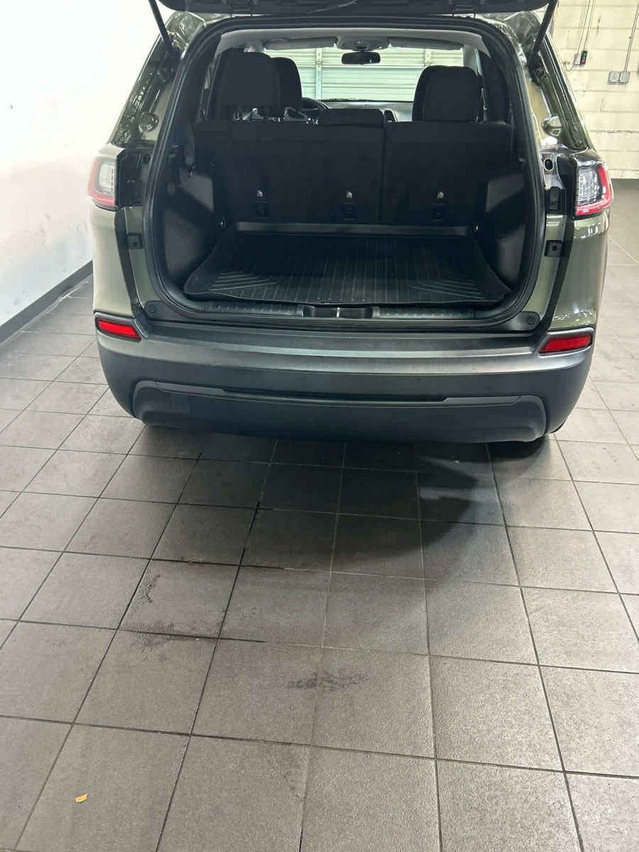 Used 2019 Jeep Cherokee Latitude w/ Popular Appearance Group FWD image 10