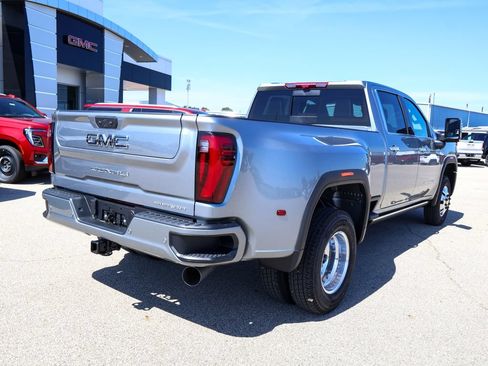 New 2026 GMC Sierra 3500 Denali Ultimate AWD/4WD image 3
