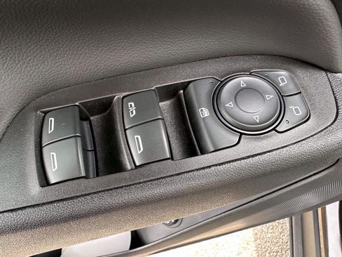Used 2023 Chevrolet Equinox LT FWD image 9
