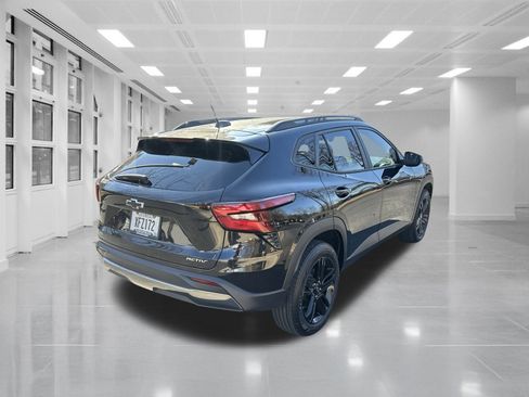 Used 2024 Chevrolet Trax ACTIV w/ Sunroof Package image 5