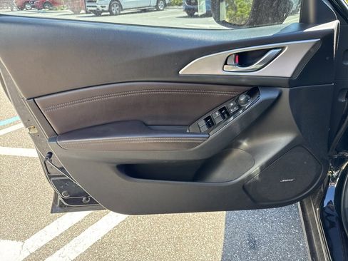 Used 2018 MAZDA MAZDA3 Touring image 13