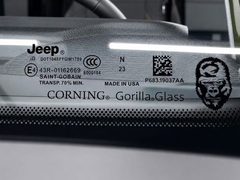 Used 2024 Jeep Wrangler Unlimited AWD/4WD image 27