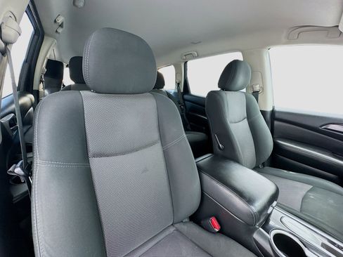 Used 2020 Nissan Pathfinder S image 19