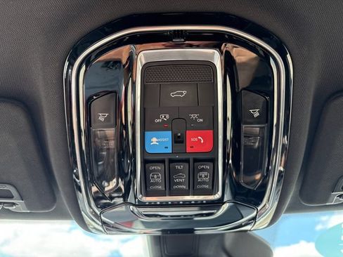 Used 2022 Jeep Grand Cherokee L Summit w/ Advanced Protech Group IV AWD/4WD image 14