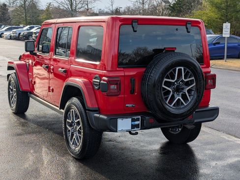 Used 2024 Jeep Wrangler Unlimited Sahara AWD/4WD image 3
