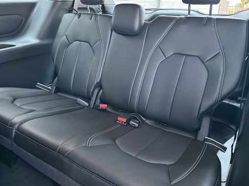 New 2027 Chrysler Pacifica Select FWD image 15