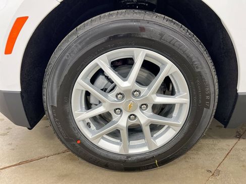 Used 2024 Chevrolet Equinox LT FWD image 25