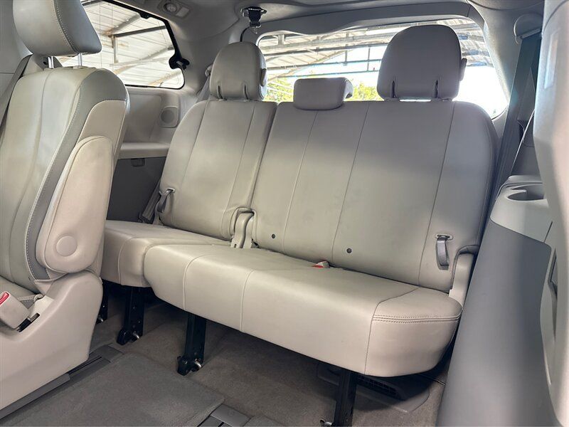 Used 2013 Toyota Sienna Limited w/ Premium Pkg AWD/4WD image 27