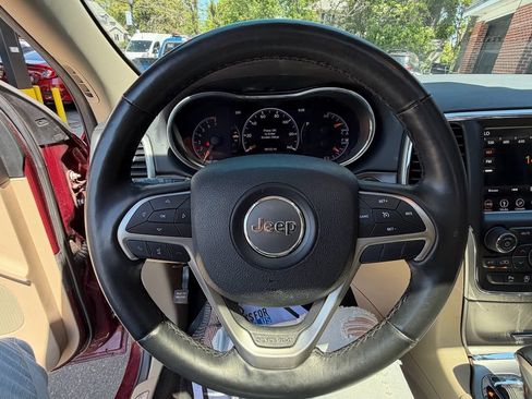 Used 2018 Jeep Grand Cherokee Limited AWD/4WD image 12
