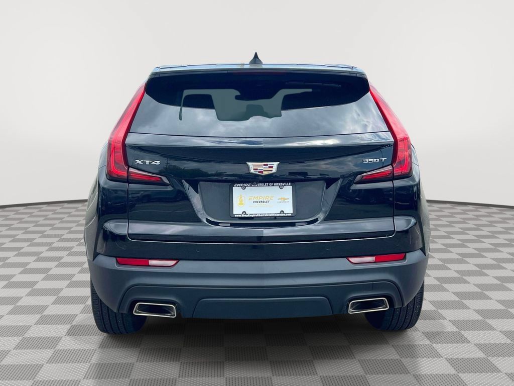 Used 2023 Cadillac XT4 Luxury w/ Cold Weather Package FWD image 4