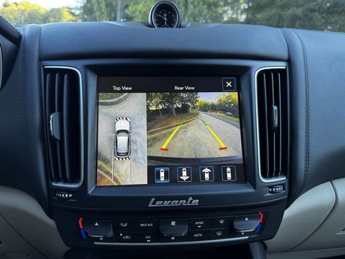 Used 2017 Maserati Levante w/ Luxury Package image 19