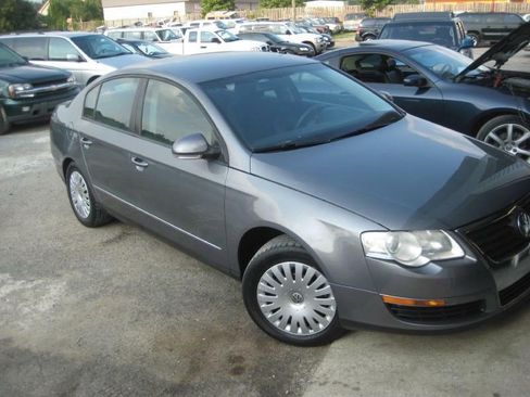 Used 2006 Volkswagen Passat Value Edition image 1
