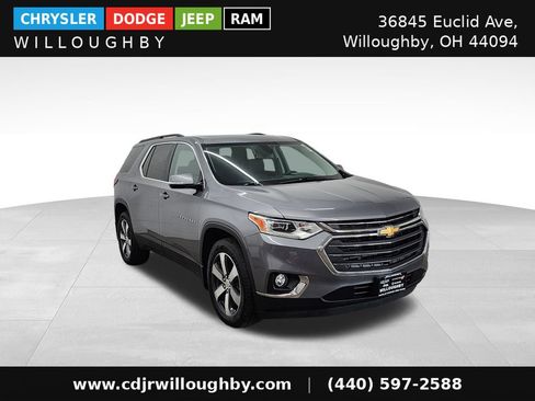 Used 2019 Chevrolet Traverse LT w/ LT Premium Package AWD/4WD image 3