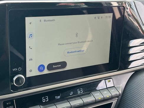 Used 2025 Toyota Camry SE image 10