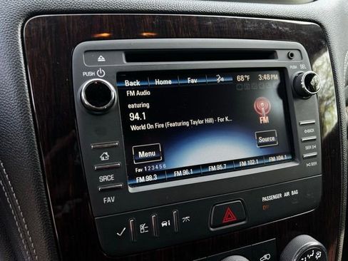 Used 2017 Chevrolet Traverse LT w/ Style and Technology Package image 38