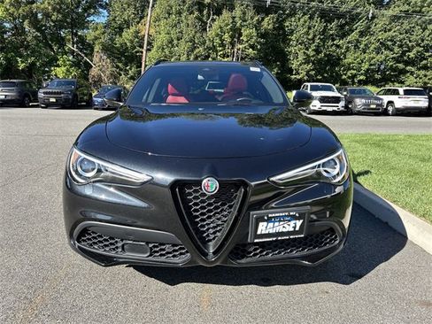 Used 2022 Alfa Romeo Stelvio Veloce image 3