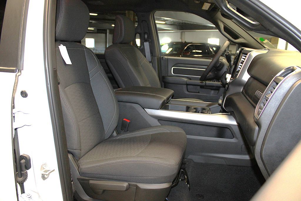 New 2026 RAM 2500 Big Horn AWD/4WD image 32