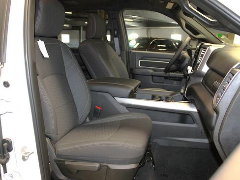 New 2026 RAM 2500 Big Horn AWD/4WD image 32