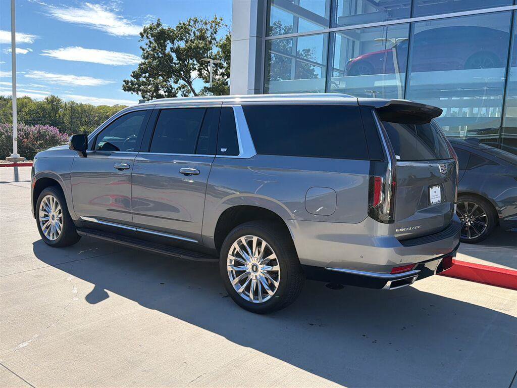 Used 2022 Cadillac Escalade ESV Premium Luxury AWD/4WD image 3