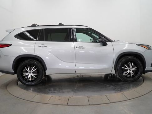 Used 2023 Toyota Highlander XSE image 8