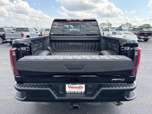 New 2026 GMC Sierra 2500 AT4 w/ AT4 Premium Plus Package AWD/4WD image 33