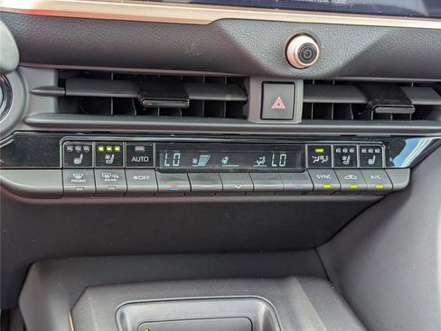 Used 2023 Toyota Crown Limited w/ Advanced Technology Package image 27