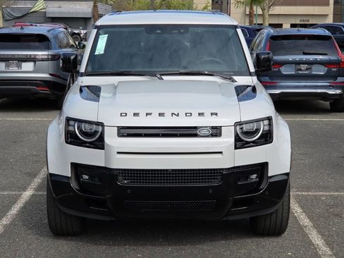 New 2026 Land Rover Defender 110 X-Dynamic SE image 9