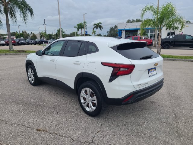 Used 2024 Chevrolet Trax LS w/ Driver Confidence Package FWD image 3