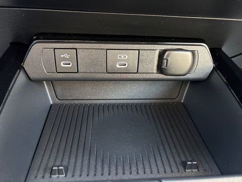 Certified 2025 Toyota Prius LE image 37