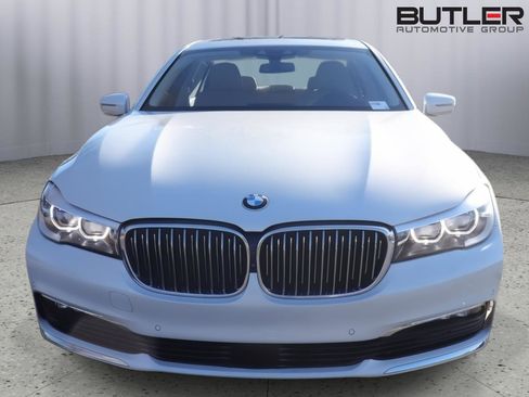 Used 2018 BMW 740i image 2