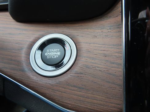 Used 2023 Jeep Grand Cherokee Summit w/ Luxury Tech Group V image 23