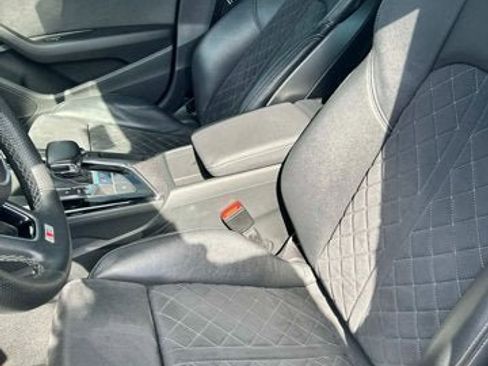 Used 2022 Audi S5 Premium image 11