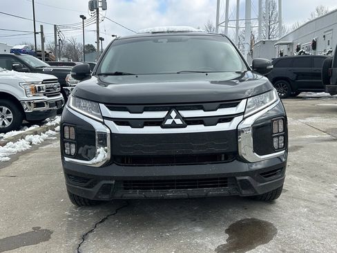 Used 2023 Mitsubishi Outlander Sport AWD image 3