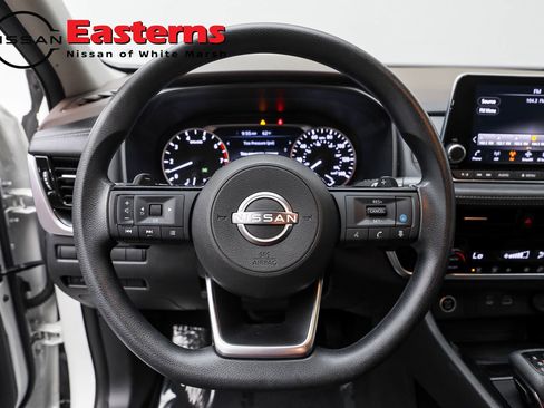 Used 2022 Nissan Rogue SV image 12