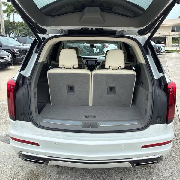 Used 2022 Cadillac XT6 Premium Luxury FWD image 8