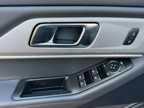 New 2026 Ford Explorer Active w/ Active Comfort Package RWD image 8